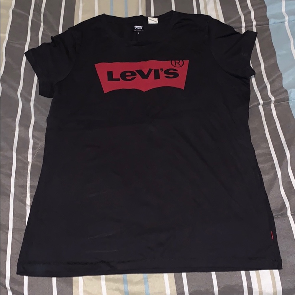 Levi’s tee
